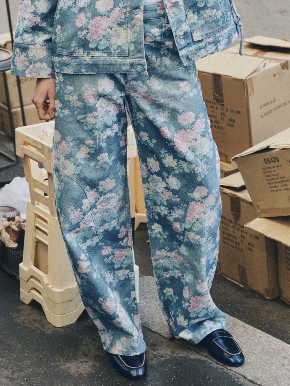 NWT Floral-Print High-Waisted Barrel Jeans